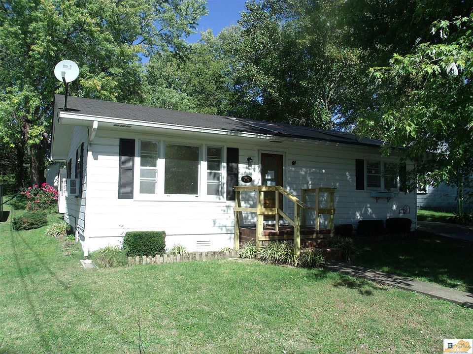 1st image of 752 E Maple St