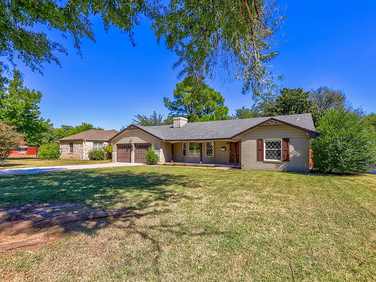 2820 Guilford Ln — Photo 4