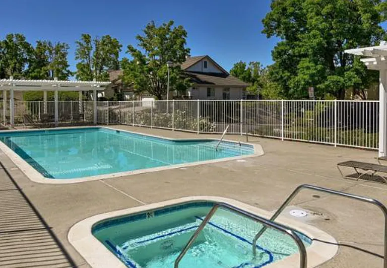208 Promenade Ln — Photo 32