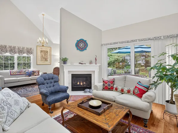 30 Windsor Point, Mashpee, MA 02649