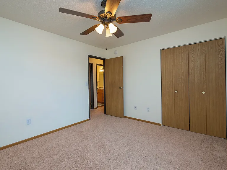 Fargo, ND Maybrook Apartments | Bedroom