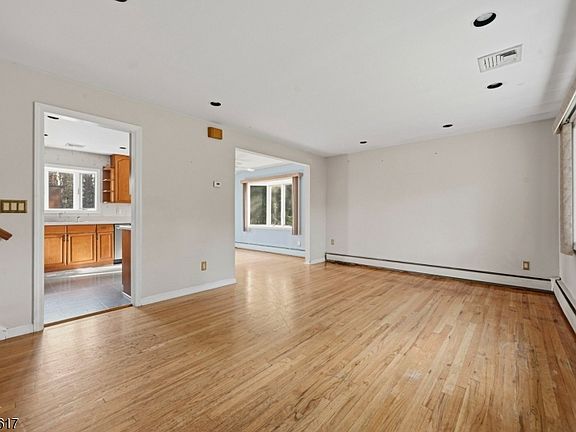3rd image of 111 Deerfield Rd
