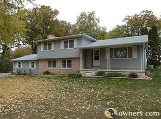 10 Klemish Cir, Center Point, IA 52213
