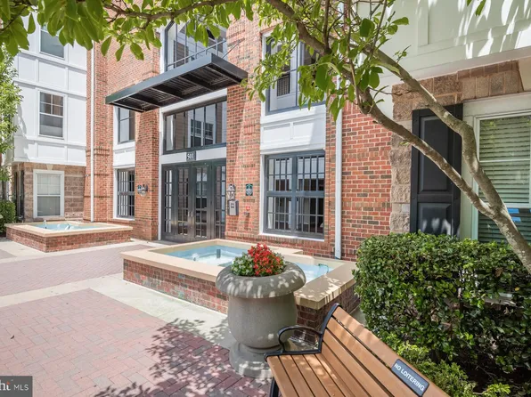 501 Hungerford Dr APT 157, Rockville, MD 20850