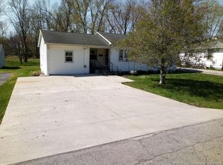 1111 Lakeview Dr, Scottsburg, IN 47170