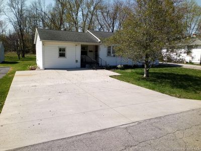 1111 Lakeview Dr, Scottsburg, IN, 47170