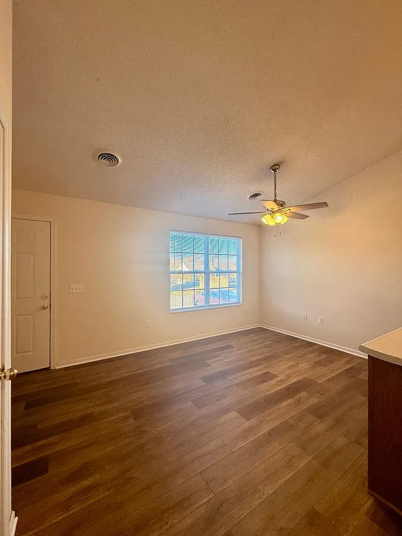 1517-MF7-E4 — Photo 4