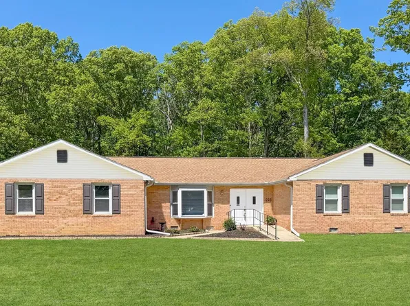 223 Manning Rd E, Accokeek, MD 20607