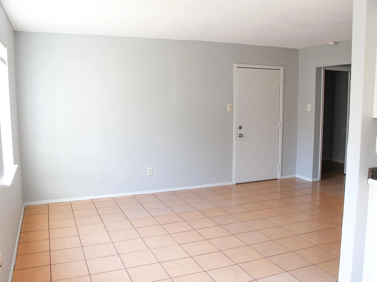 2 bed, 700 sqft, $725 — Photo 3