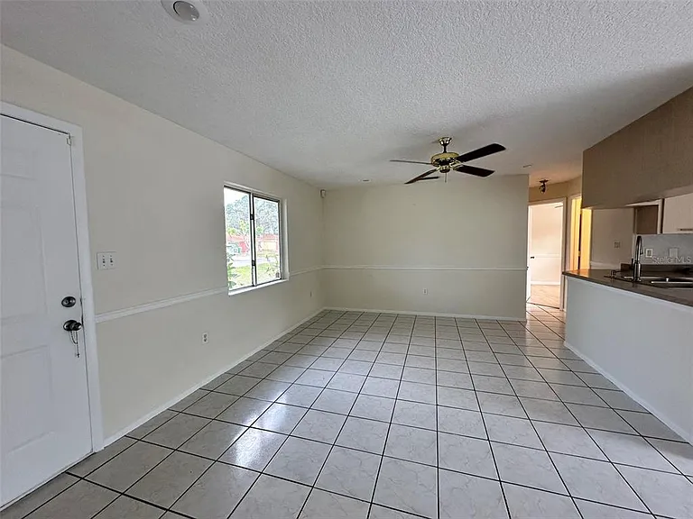 390 Kenova St — Photo 6