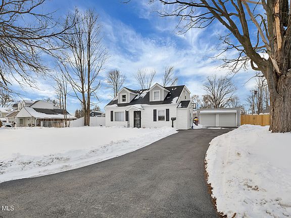 3rd image of 1034 Wayne Road