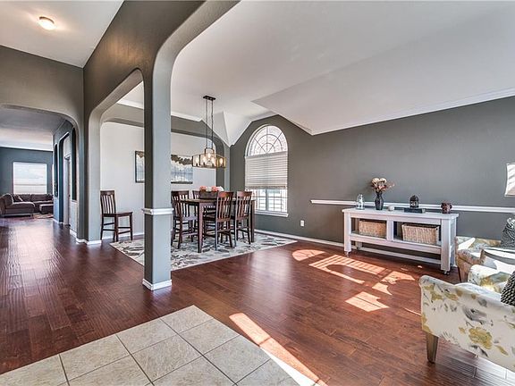 3rd image of 9400 Stonewood Dr