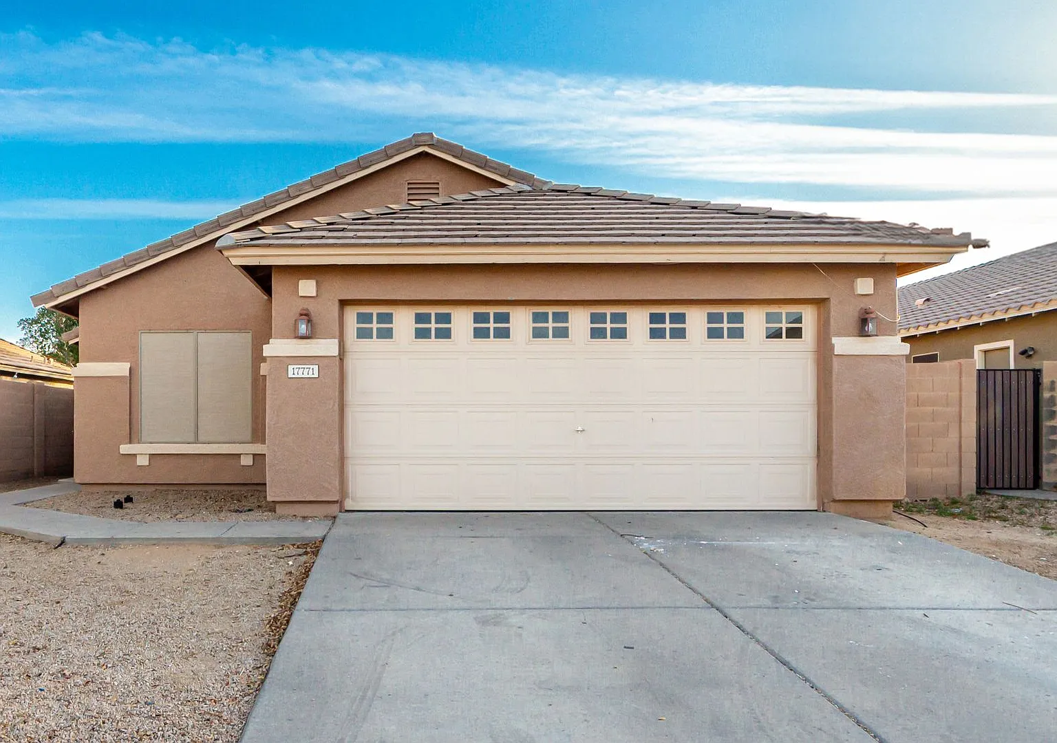 4 bedroom home in Surprise!! — Photo 3