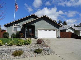 113 Sanger Ln, Cave Junction, OR 97523