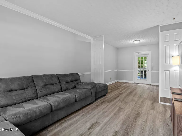 210 E Willowood Ln — Photo 8
