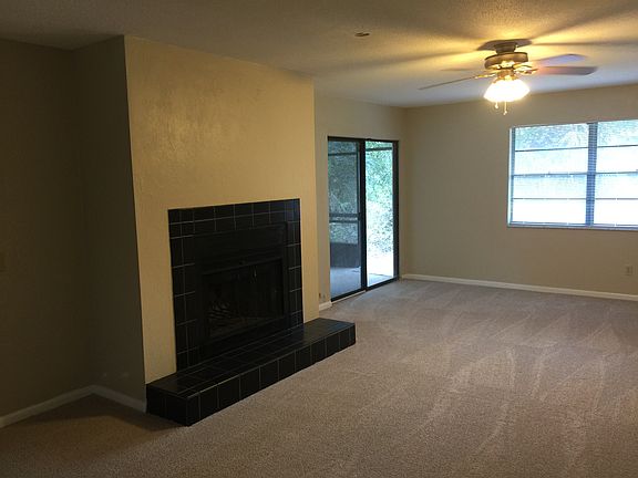 Livingroom with fire place