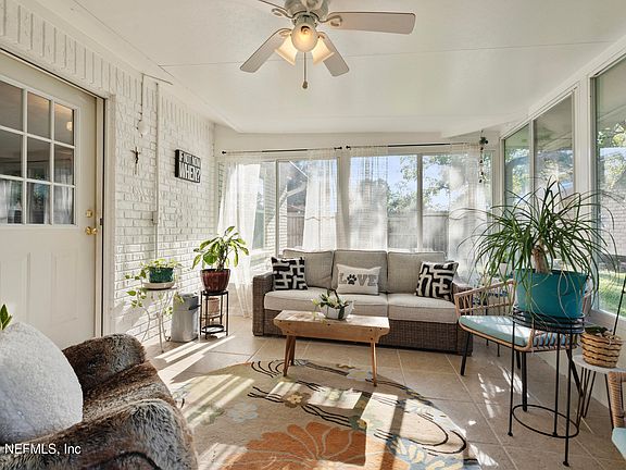 3rd image of 1741 PAPAYA Drive N