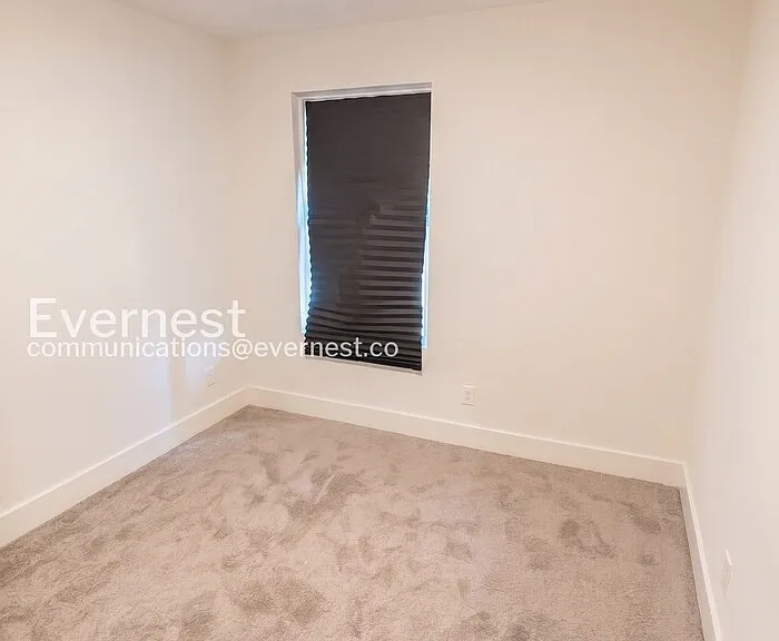 2433 E 17th St — Photo 9