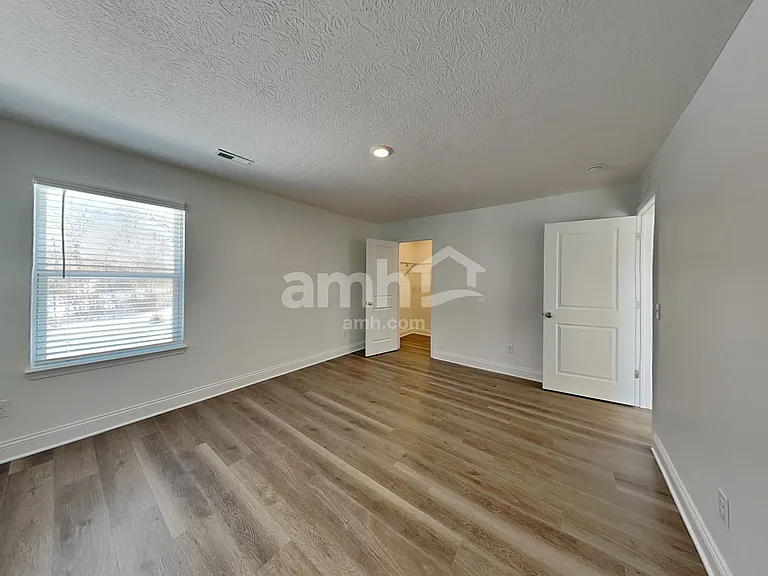 1076 Broyles Xing — Photo 16