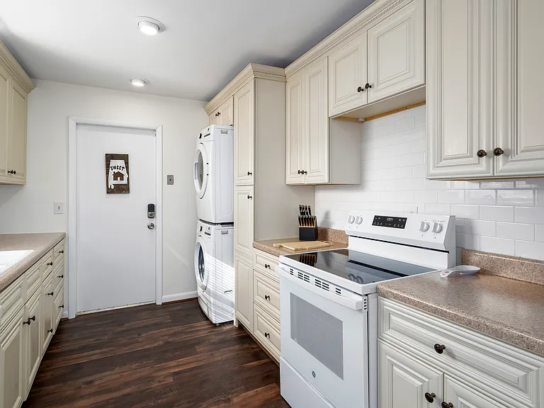 3984 Christopher Dr — Photo 14