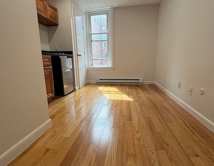 302 Newbury St #8 — Photo 2
