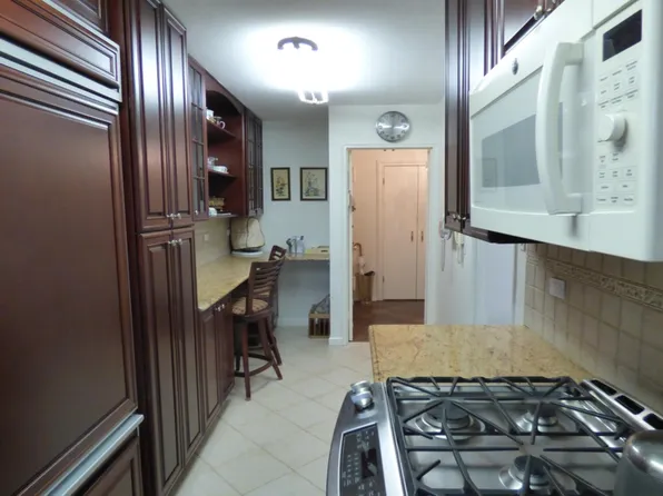 1170 Ocean Parkway image 1 of 20