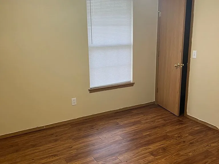 5551-5553 N Brown Ln — Photo 11