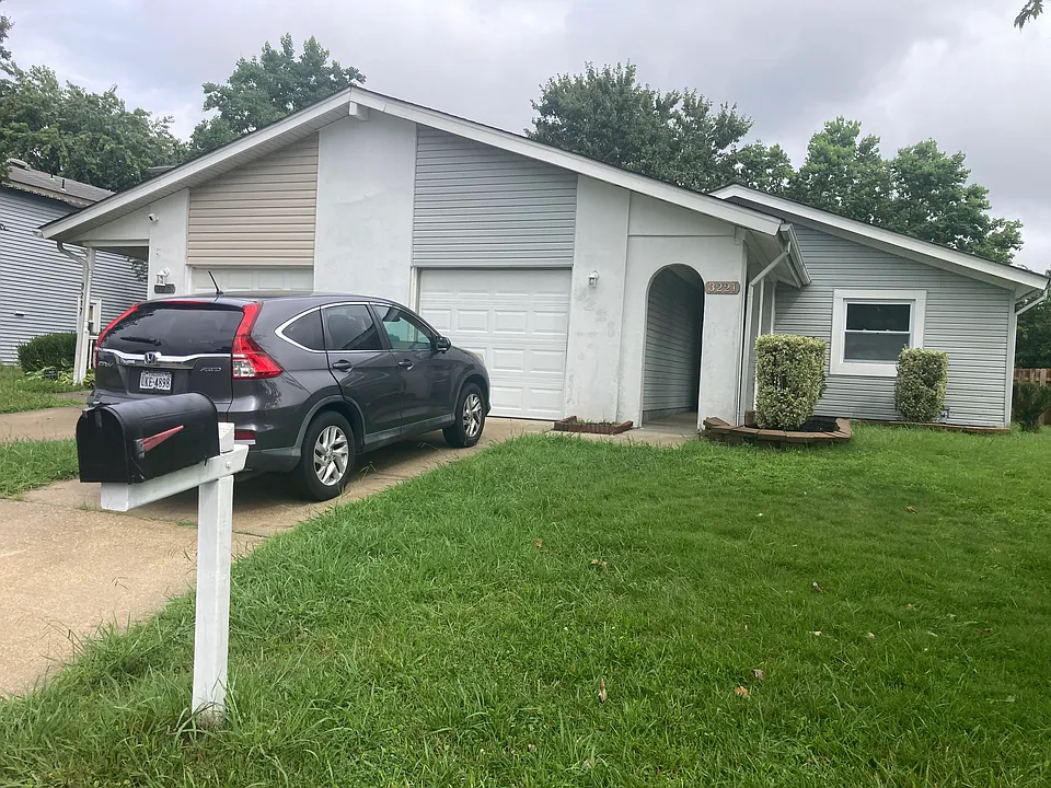 3221 Tiverton Dr