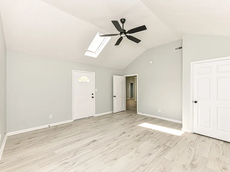 3933 Bergamot Ct — Photo 9
