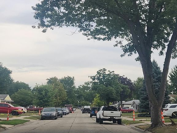 5th image of 23122 Crossley Ave