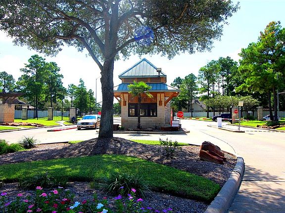 Welcome to Canyon Gate at Northpointe! A guard is there to greet your guests 24/7 and keep everyone else out and any suspicious activity.