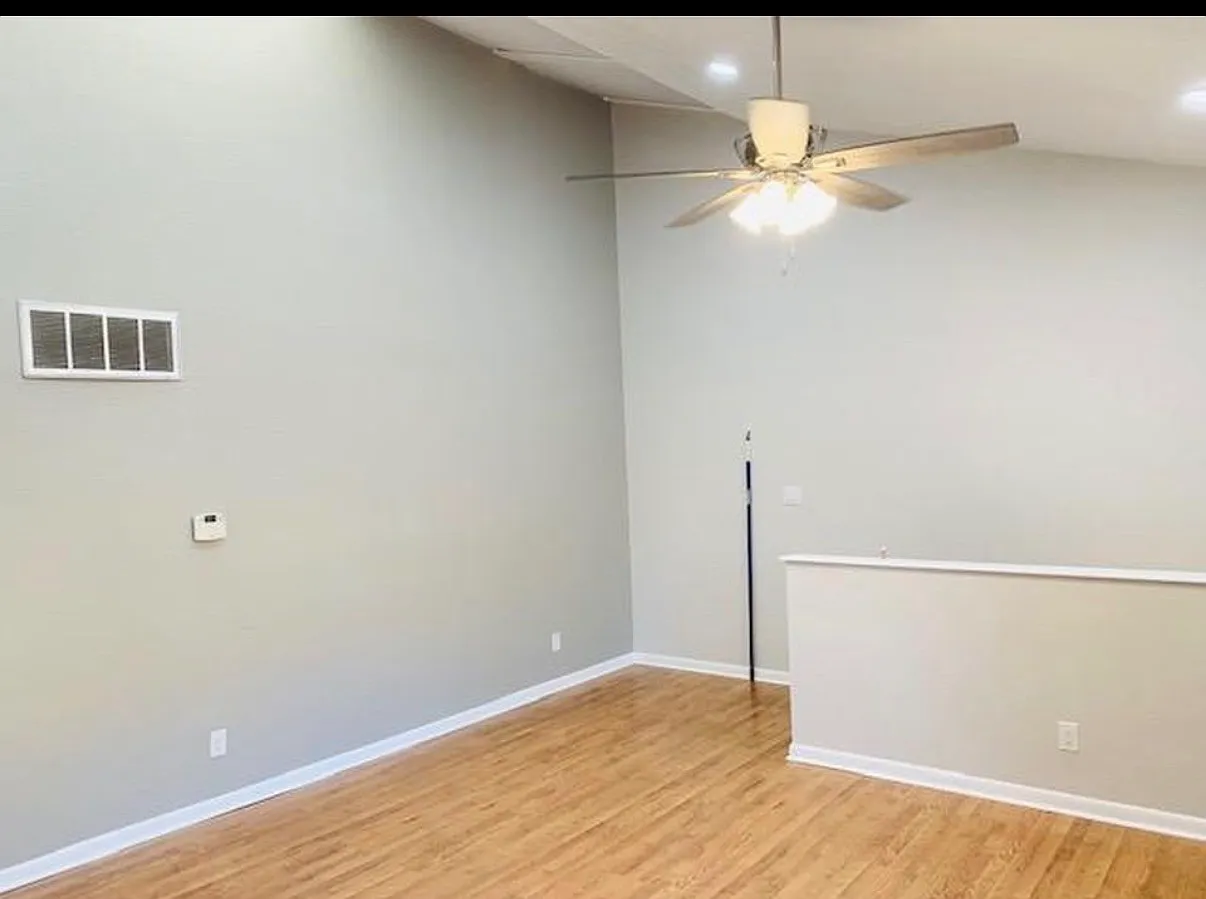 2 bed, 911 sqft, $1,750 — Photo 4