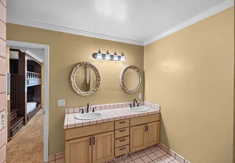 8 Shepherds Pl — Photo 27