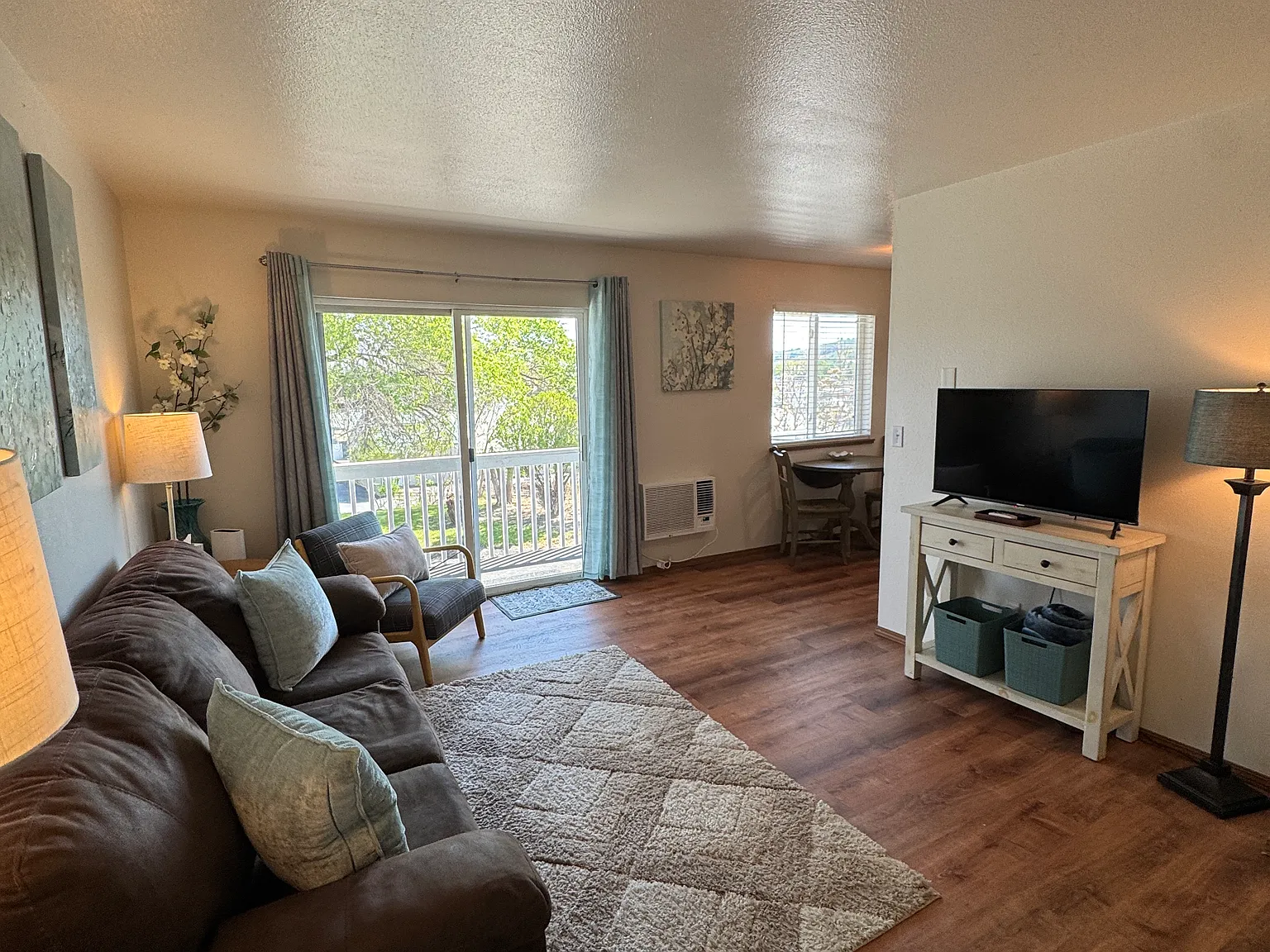 116 E Dewberry Ave — Photo 3