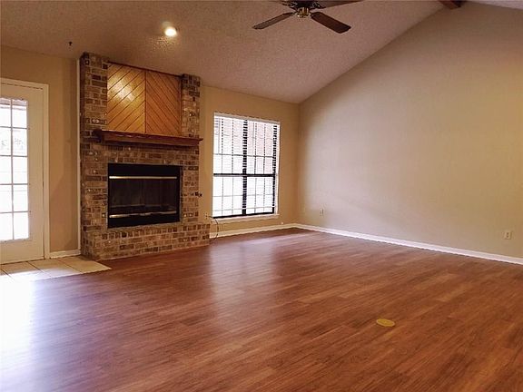 2nd image of 4702 Stonehedge Rd