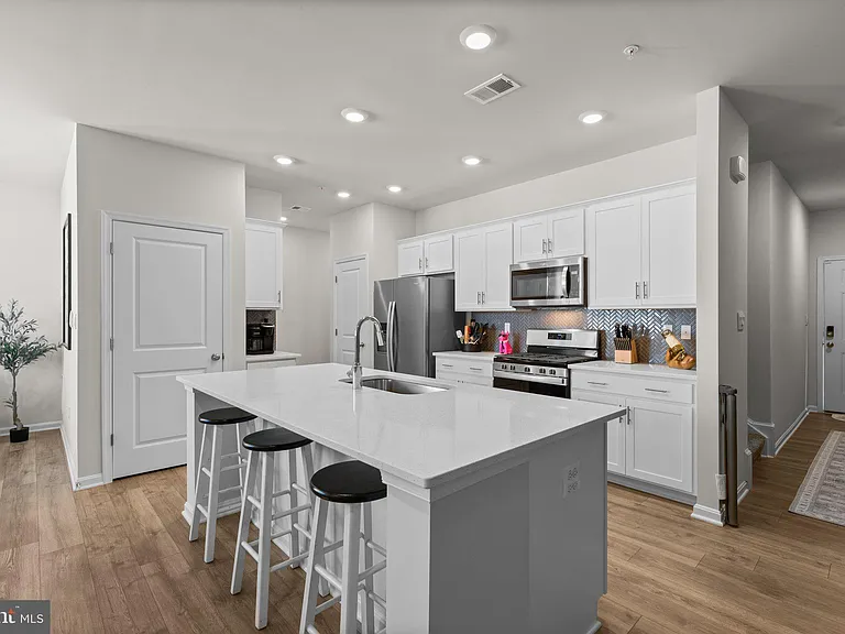 1801 Rankokus Dr — Photo 10