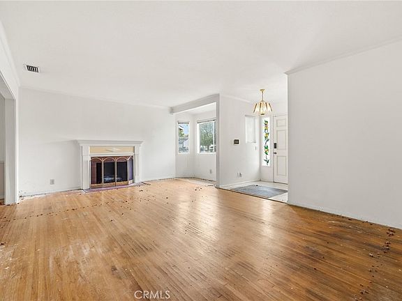 2nd image of 5701 Tobias Ave