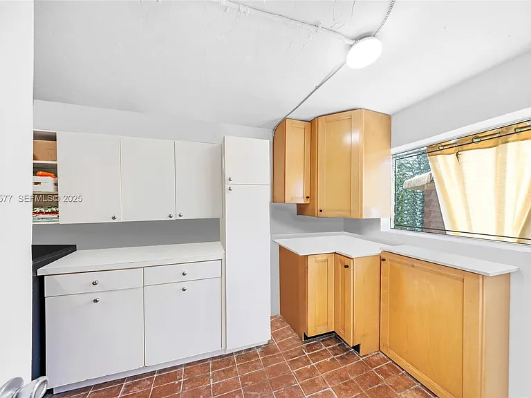 1840 Tigertail Ave — Photo 24
