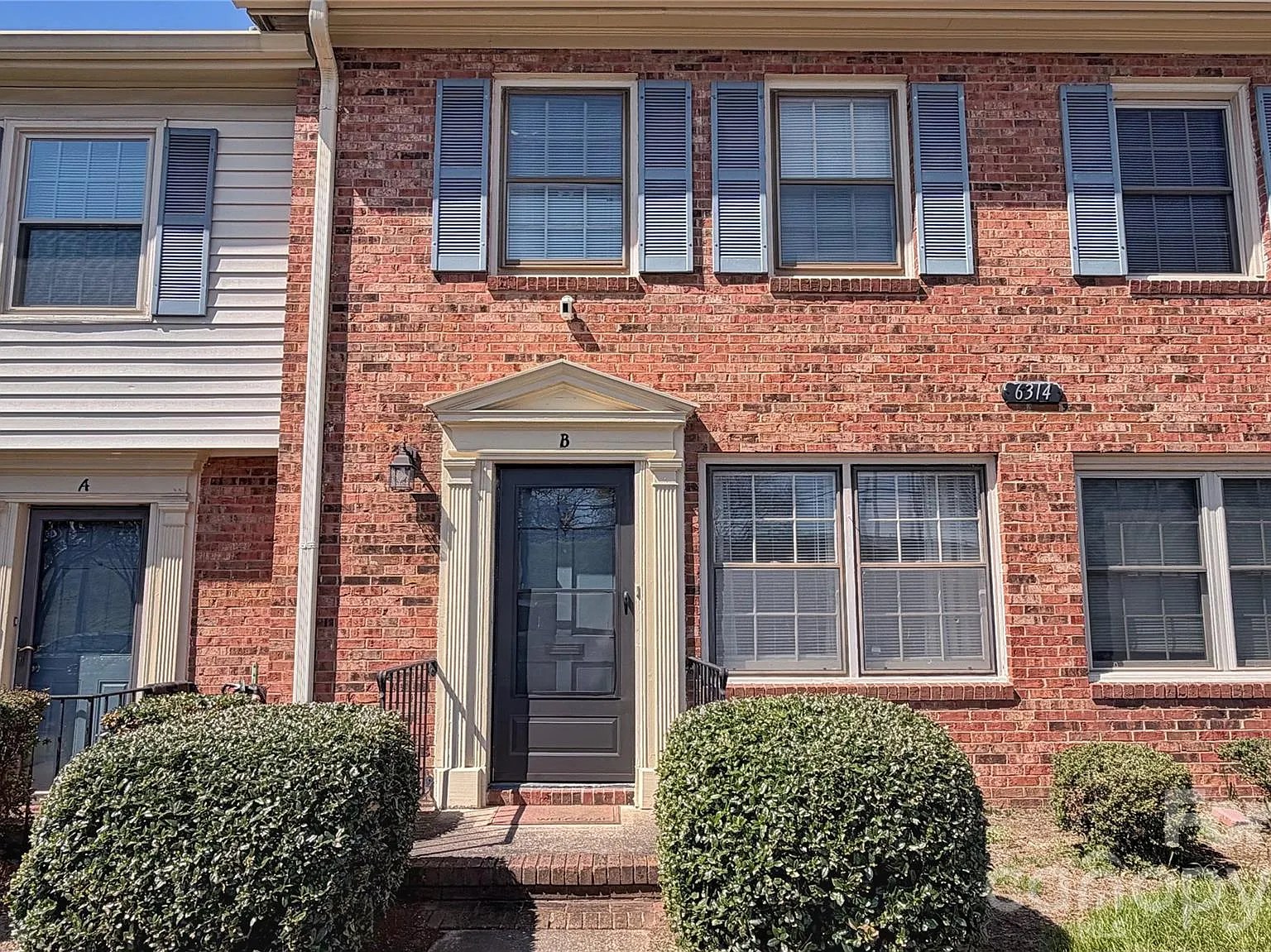 2 bed, 1.5 bath, 900 sqft, $1,600 — Photo 2