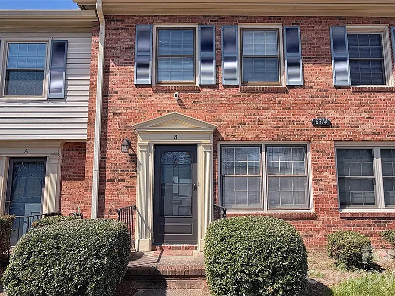 6314 Old Pineville Rd #B — Photo 2