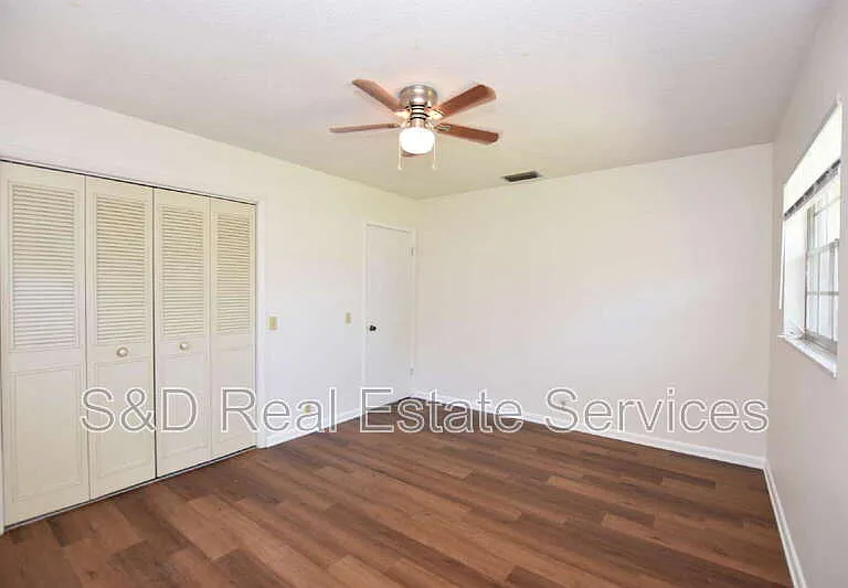 204 Chaucer Ln — Photo 11