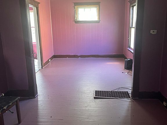 3rd image of 15 E Woodlawn Ave