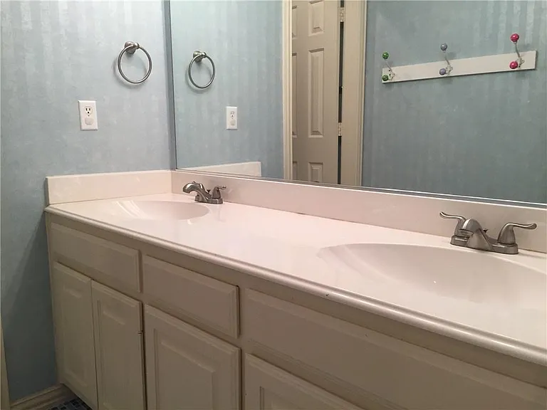 3941 Evesham Dr — Photo 14