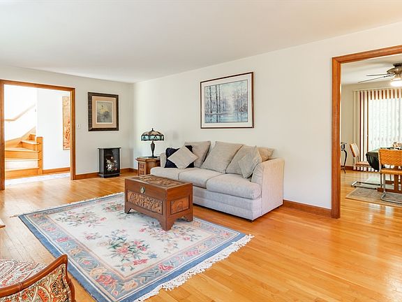 4th image of 18 Spencer Dr