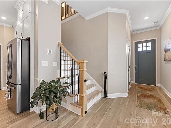 4th image of 1241 Drummond Ave