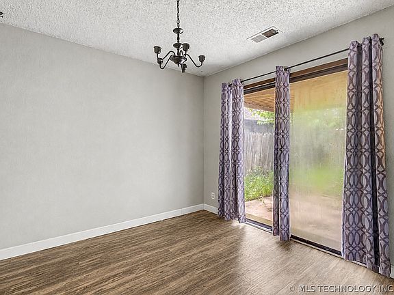5th image of 10933 E 16th St