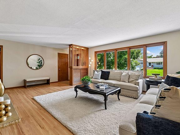 3rd image of 5932 Walnut Dr