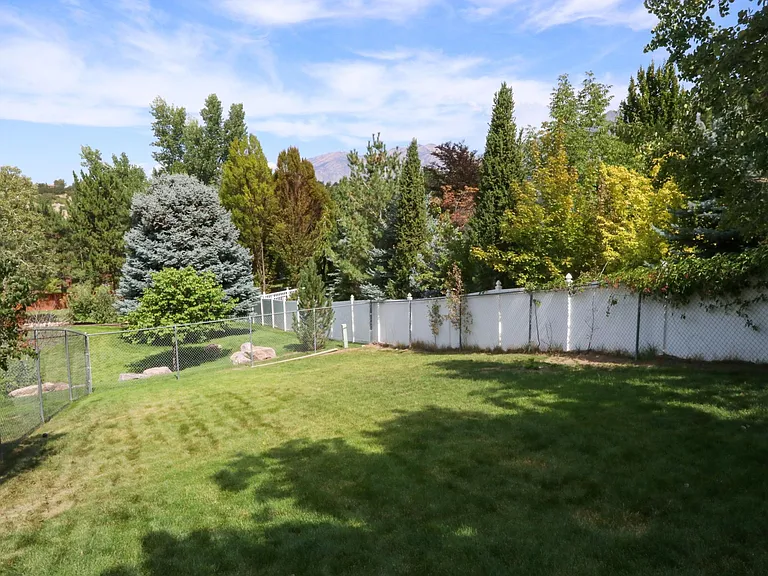 10729 S Maple Hill Cir — Photo 24
