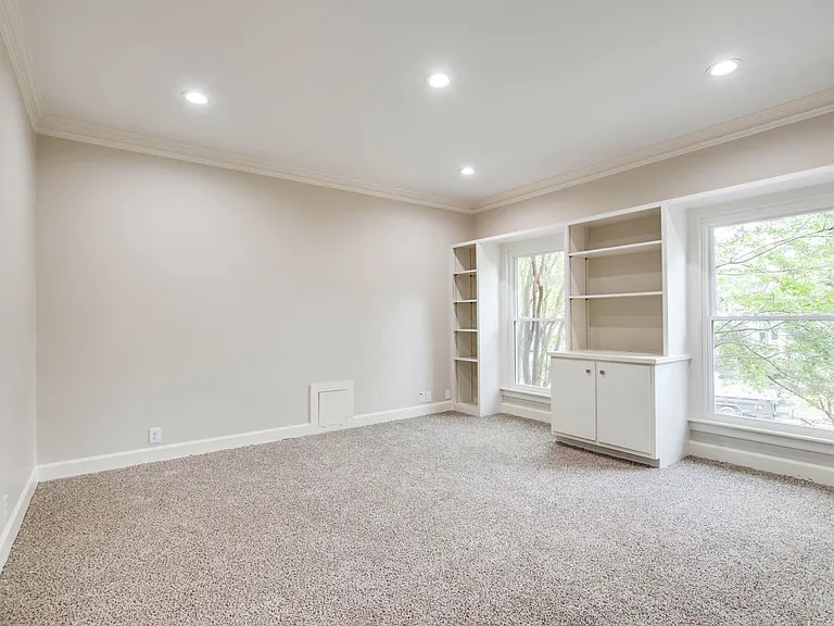 1306 SE Broad St — Photo 35