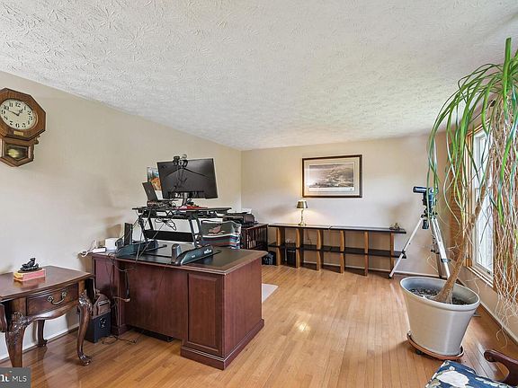5th image of 113 Silverleaf Ct